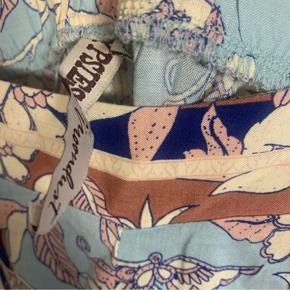 Gypsies & Moondust Cropped Floral Pull On Rayon Pants - Picture 8 of 15